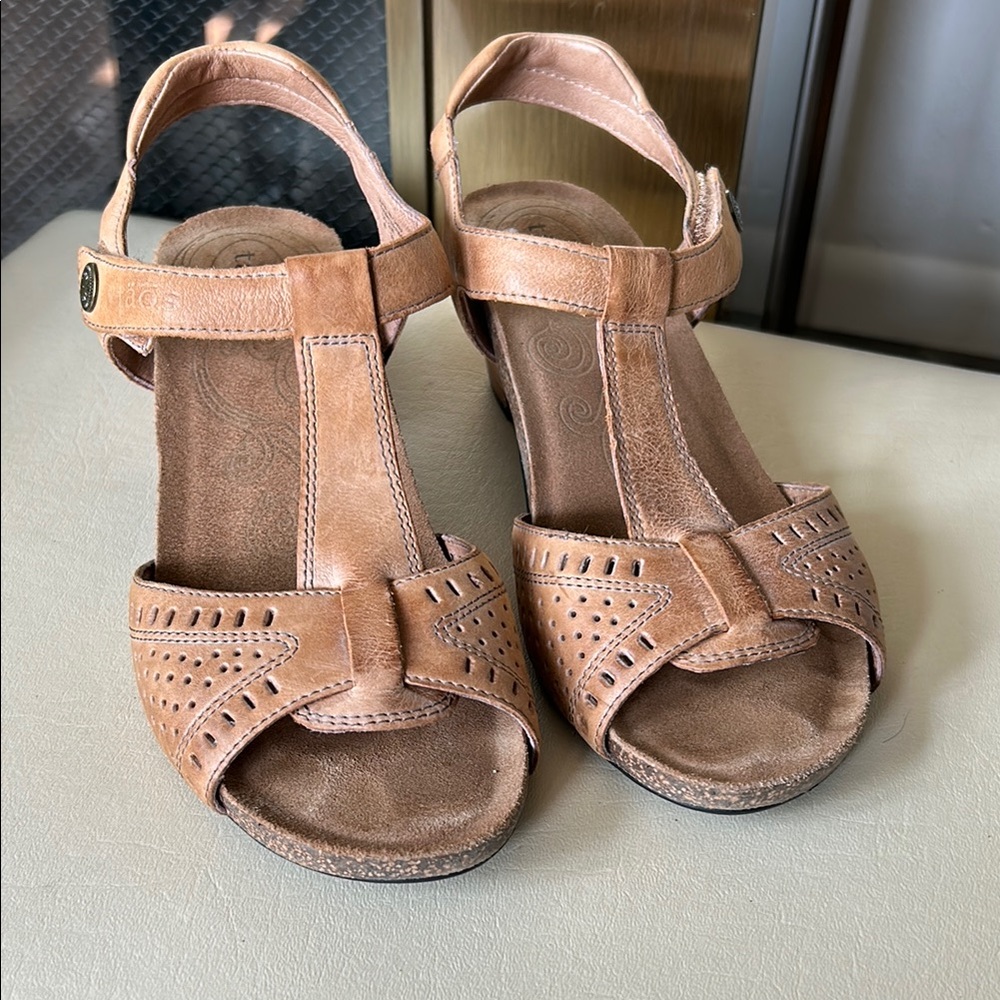 Tan Leather Sandals by Taos size 8